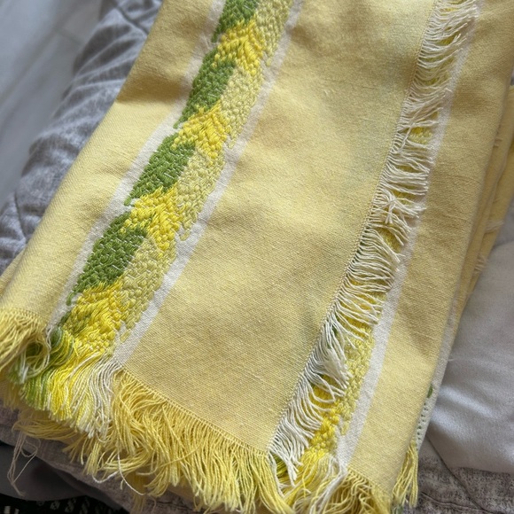 4/$50 dinning ware Yellow napkins and Green Fringed set of SIX 1950 💛 - Picture 1 of 6